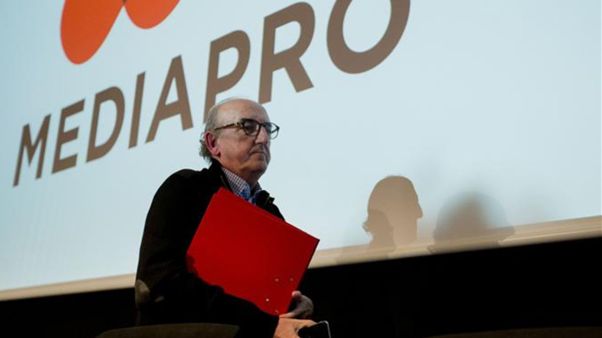 Roures, con el logo de Mediapro de fondo.