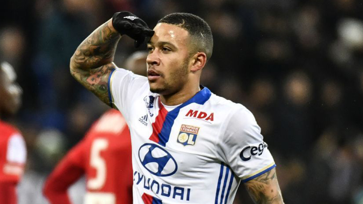 Depay, celebrando un gol con el Lyon (AFP).