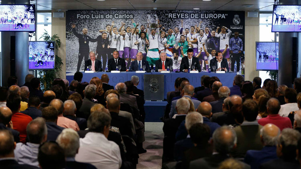 Celebración del Foro Luis de Carlos en el estadio Santiago Bernabéu. (Realmadrid.com)
