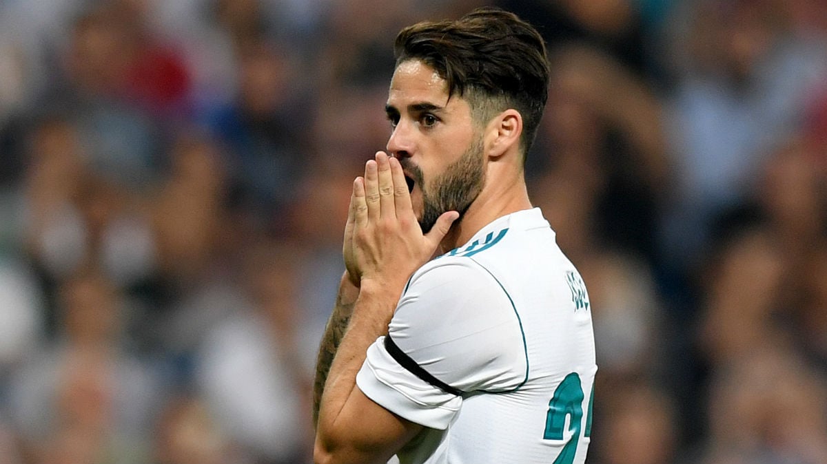 Isco se lamenta en un partido del Real Madrid. (AFP)