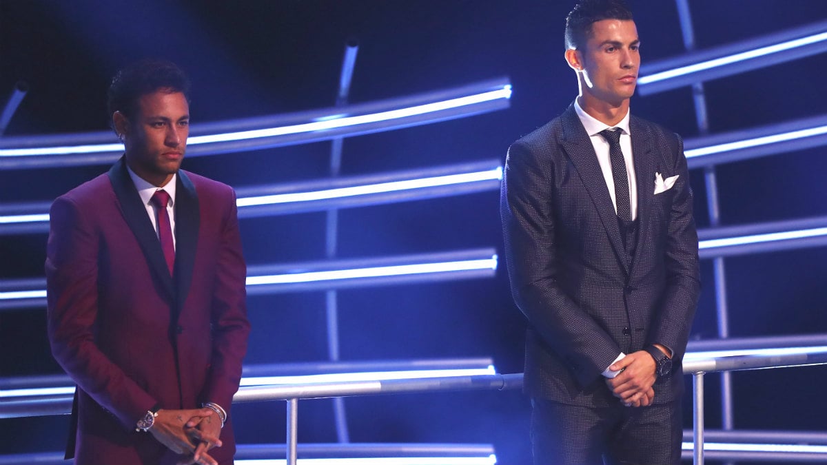 Neymar y Cristiano Ronaldo, en el podio del The Best 2017. (Getty)