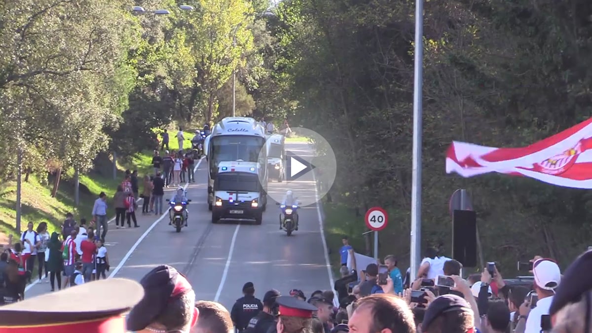 El Madrid llega a Montilivi entre pitos y una mezcla de banderas independentistas y españolas