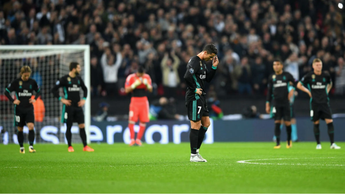 Los jugadores del Real Madrid hundidos tras lo acontecido sobre el césped de Wembley (Getty).