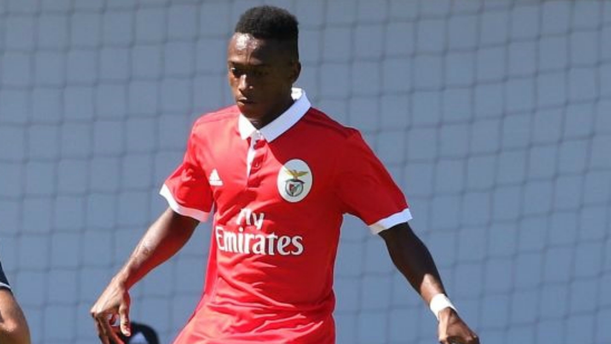 Umaro Embalo, durante un partido con el Benfica de juveniles. (SL Benfica)