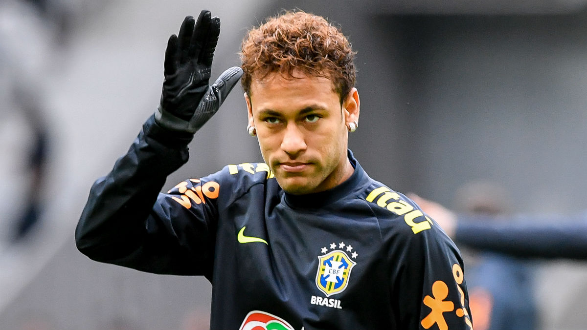 Neymar, en un entrenamiento con Brasil. (AFP)