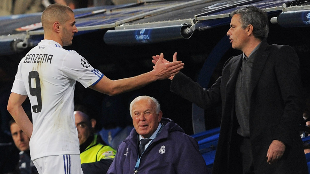 Benzema saluda a Mourinho en un partido con el Real Madrid. (Getty)