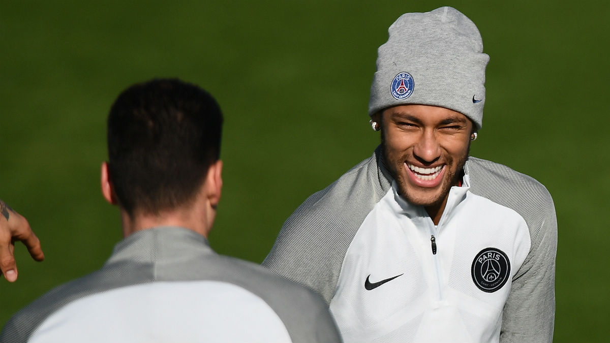 Neymar, en un entrenamiento con el PSG. (AFP)