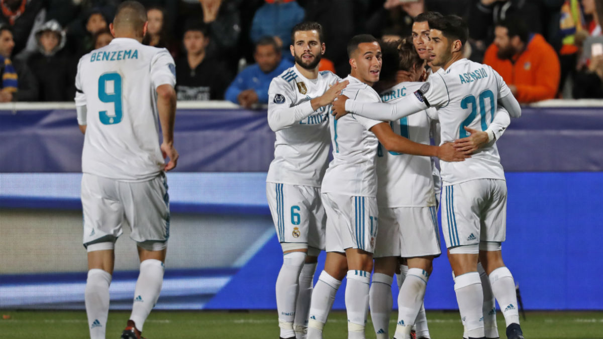 Los jugadores del Real Madrid celebran un gol ante el APOEL. (AFP)