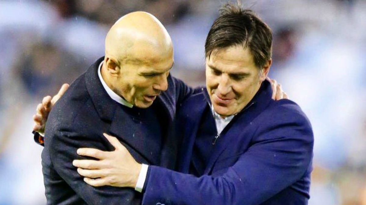 Zidane y Berizzo se saludan antes de un partido.