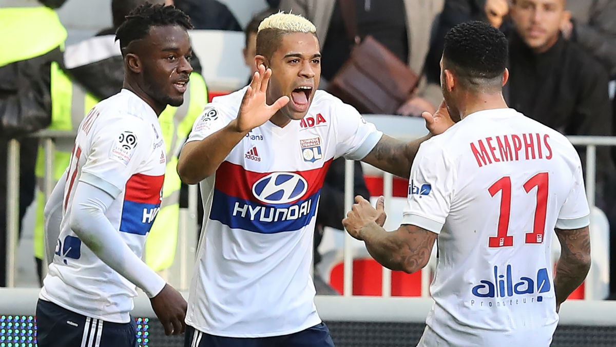 Mariano celebra un gol con el Lyon. (AFP)