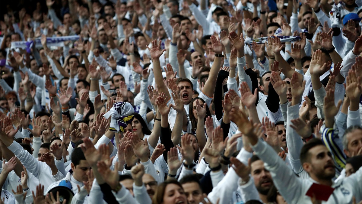 Los miembros de la Grada Fans animan al Real Madrid. (Getty)
