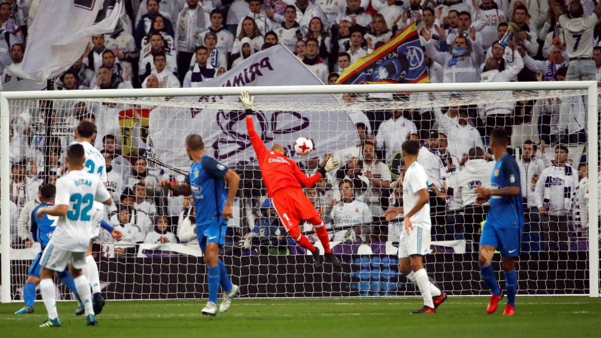 Keylor se traga el 0-1 del Fuenlabrada. (EFE)