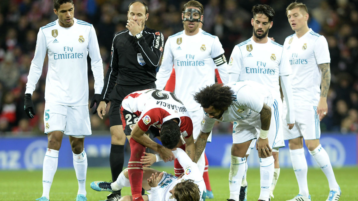 Mateu Lahoz castigó al Madrid en San Mamés. (AFP)