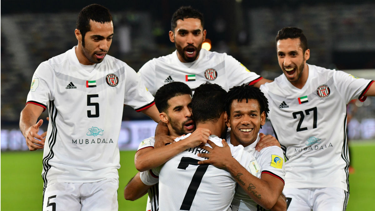 El Al Jazira Club celebra el gol de la victoria. (AFP)