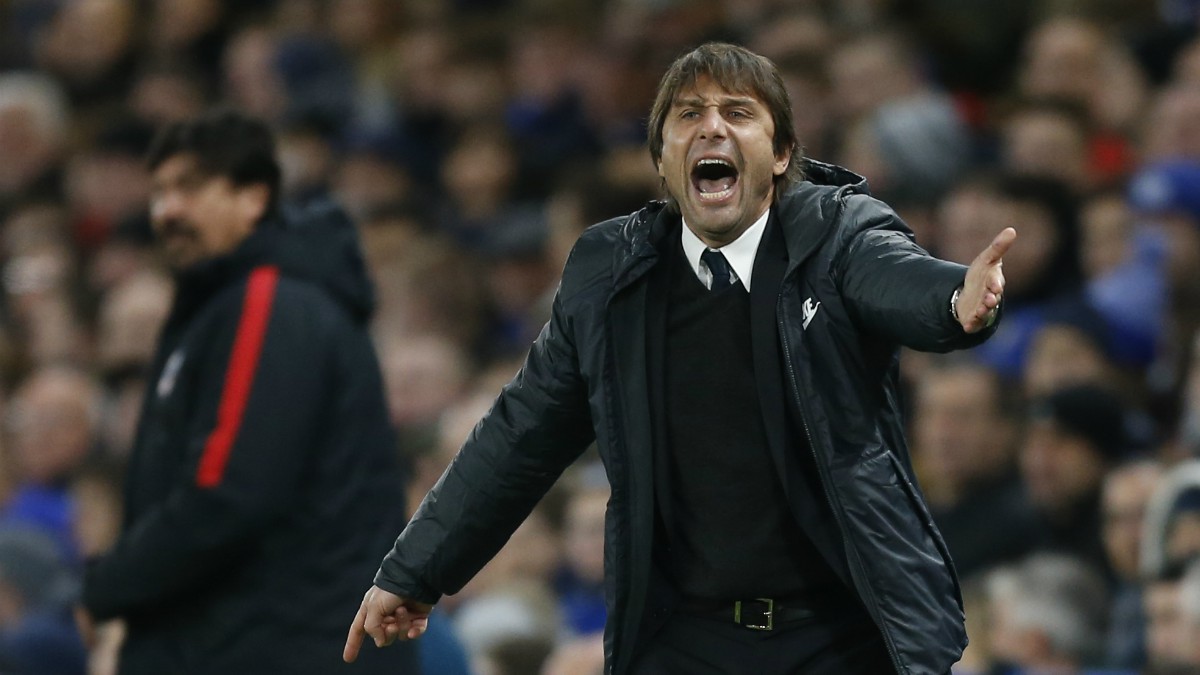 Antonio Conte da instrucciones en un partido del Chelsea. (AFP)