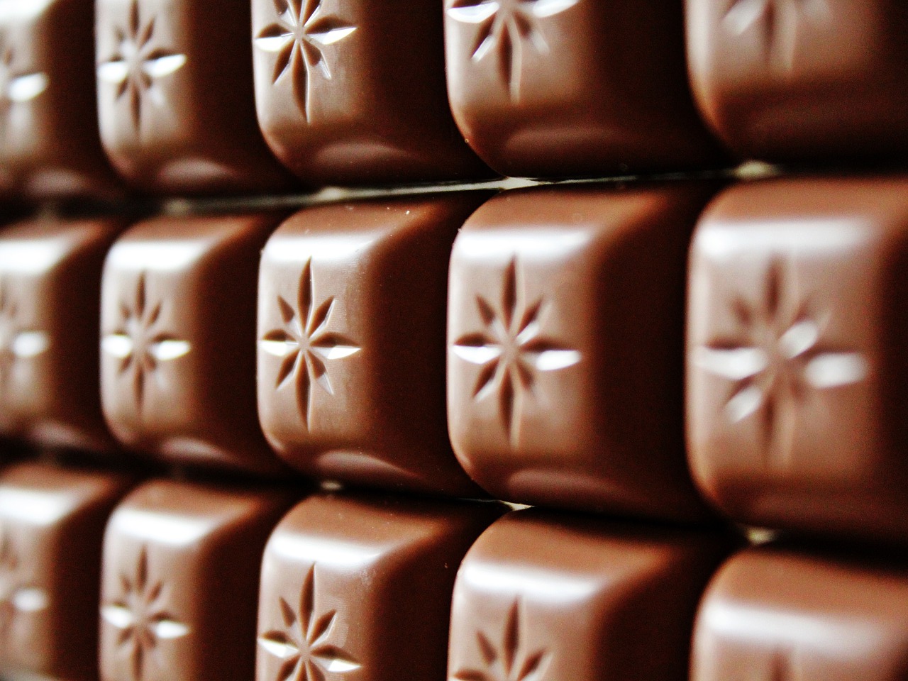 Beneficios del chocolate negro - chocolate con leche con meor proporción de cacao (no negro)