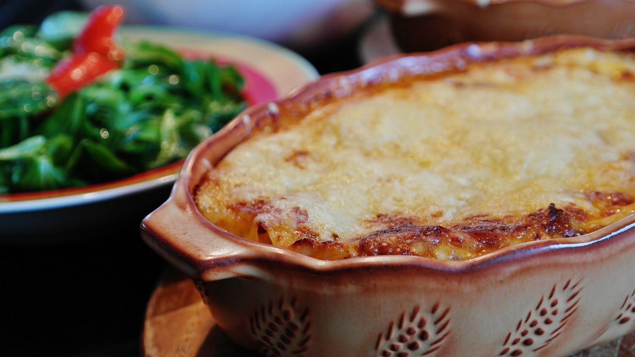 Lasaña de verduras y fumet de gambas