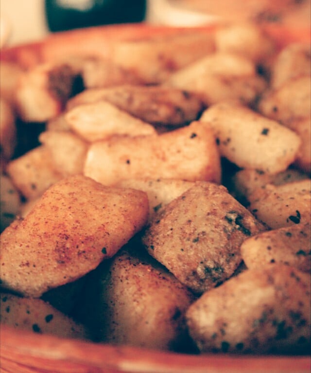 Patatas panaderas con pimienta rosa