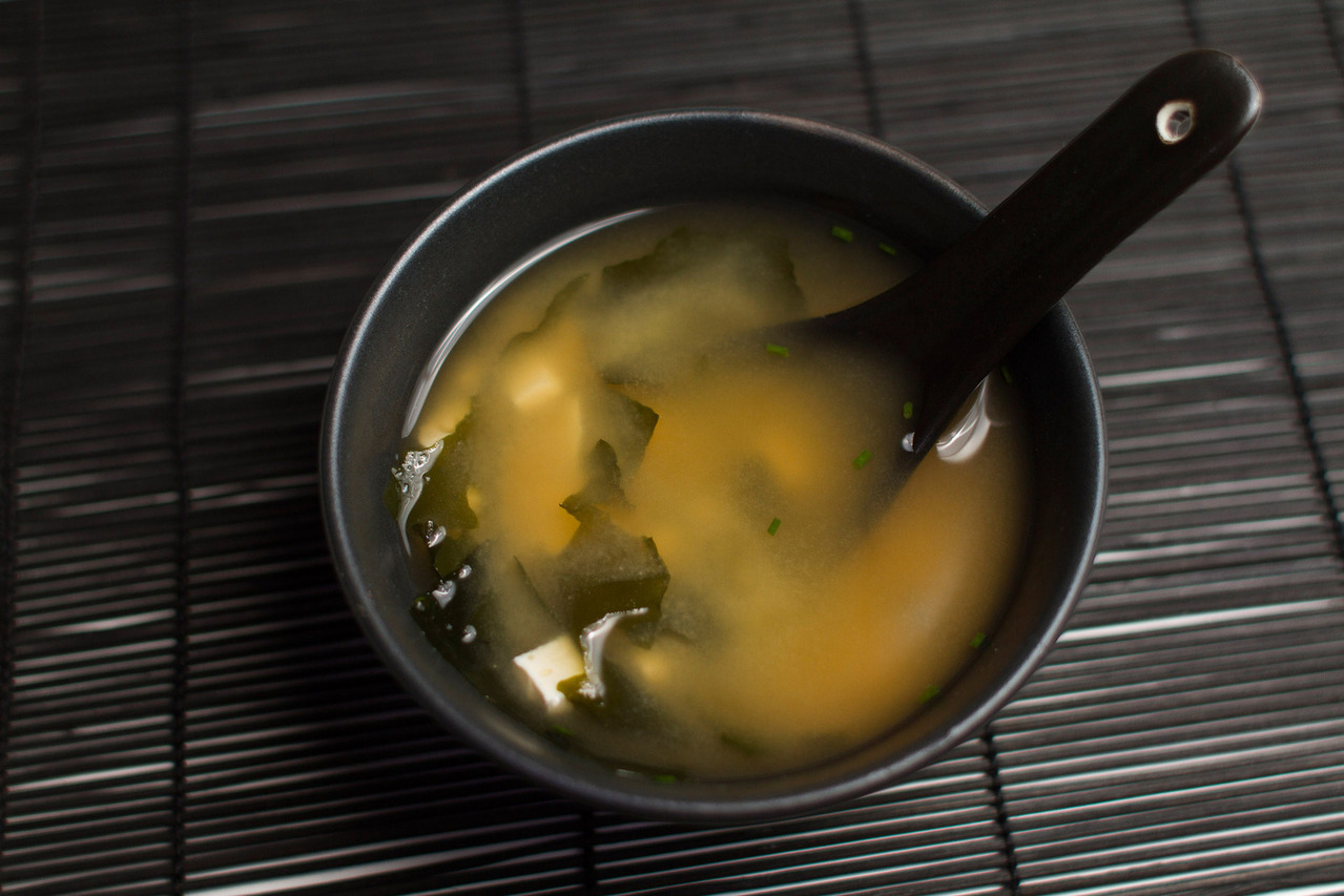 Receta de sopa de miso y wakame.
