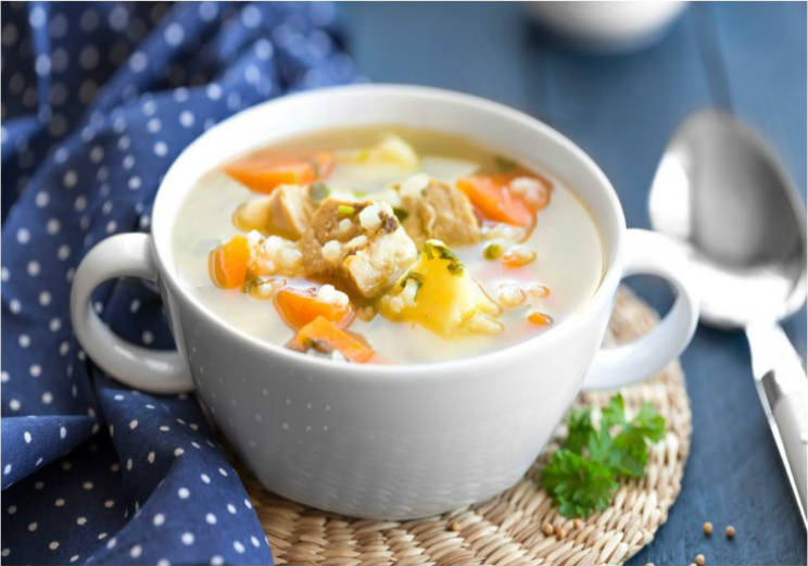 Sopa de almendras - Sopa de verduras y pollo fácil