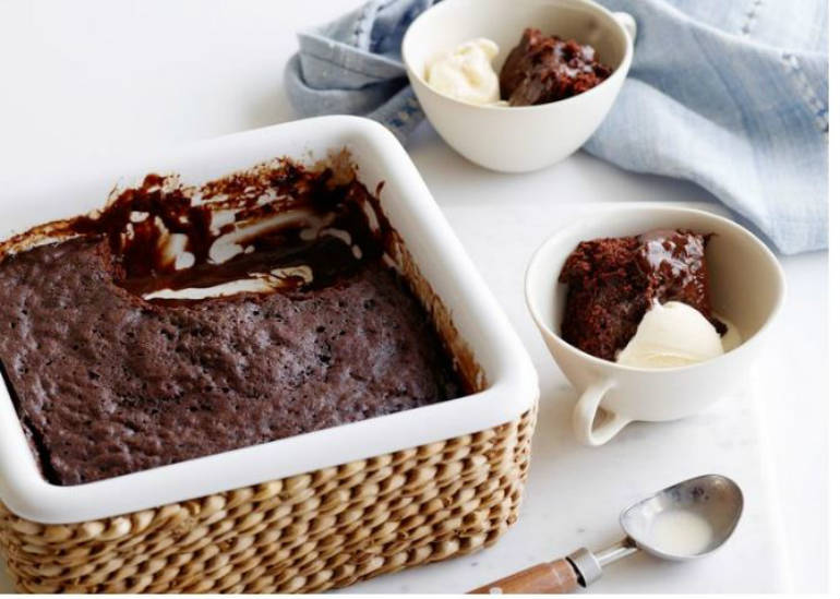Pastel De Chocolate En Taza Y Microondas People En Espaol