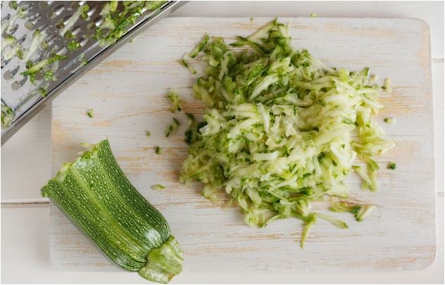 Ensalada de calabacines, nueces y queso parmesano