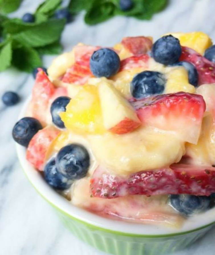 Ensalada de frutas con yogur y jengibre