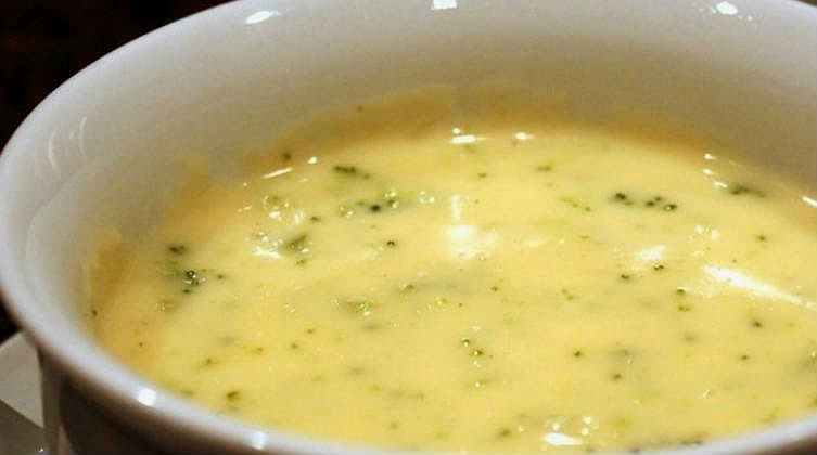 Sopa de brócoli y queso
