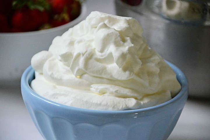 Tarta helada de yogur y frambuesa
