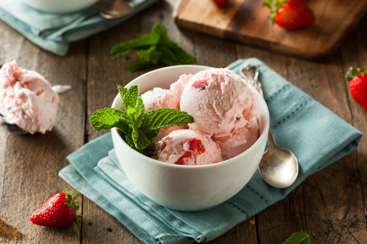 Receta de helado vegano de fresa sin azucar añadido