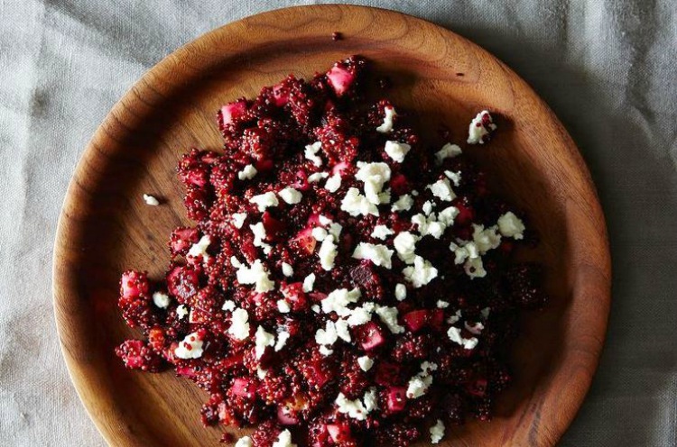 Receta de quinoa con remolacha asada fuente de proteínas y vitaminas