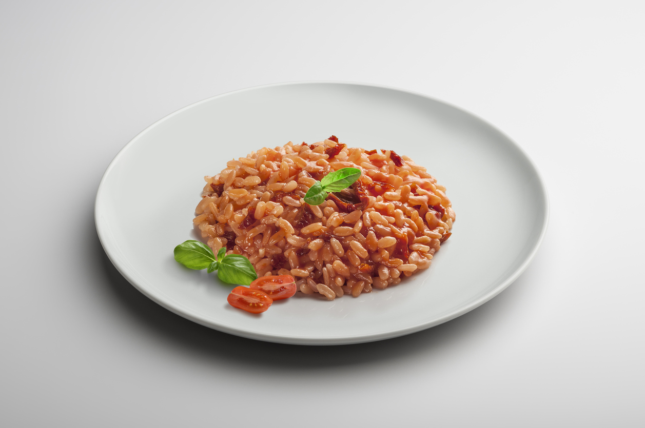 Receta de risotto con tomate y albahaca
