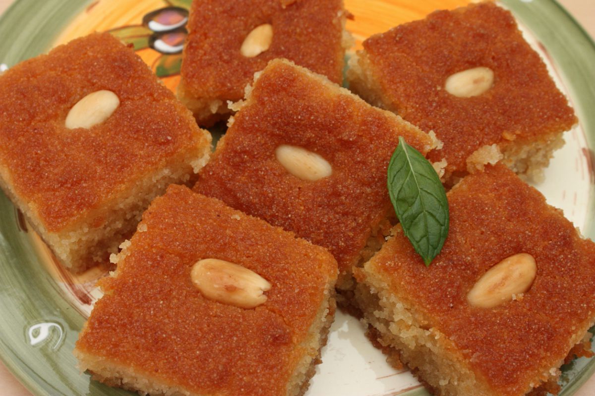 Receta de pastel de sémola árabe con aroma a flores de azahar