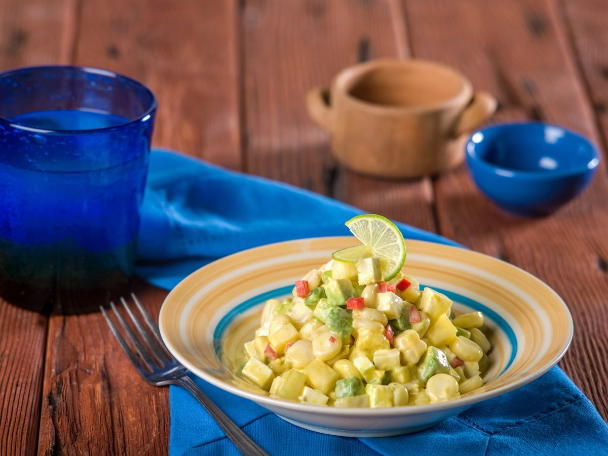 ensalada de maíz y aguacate