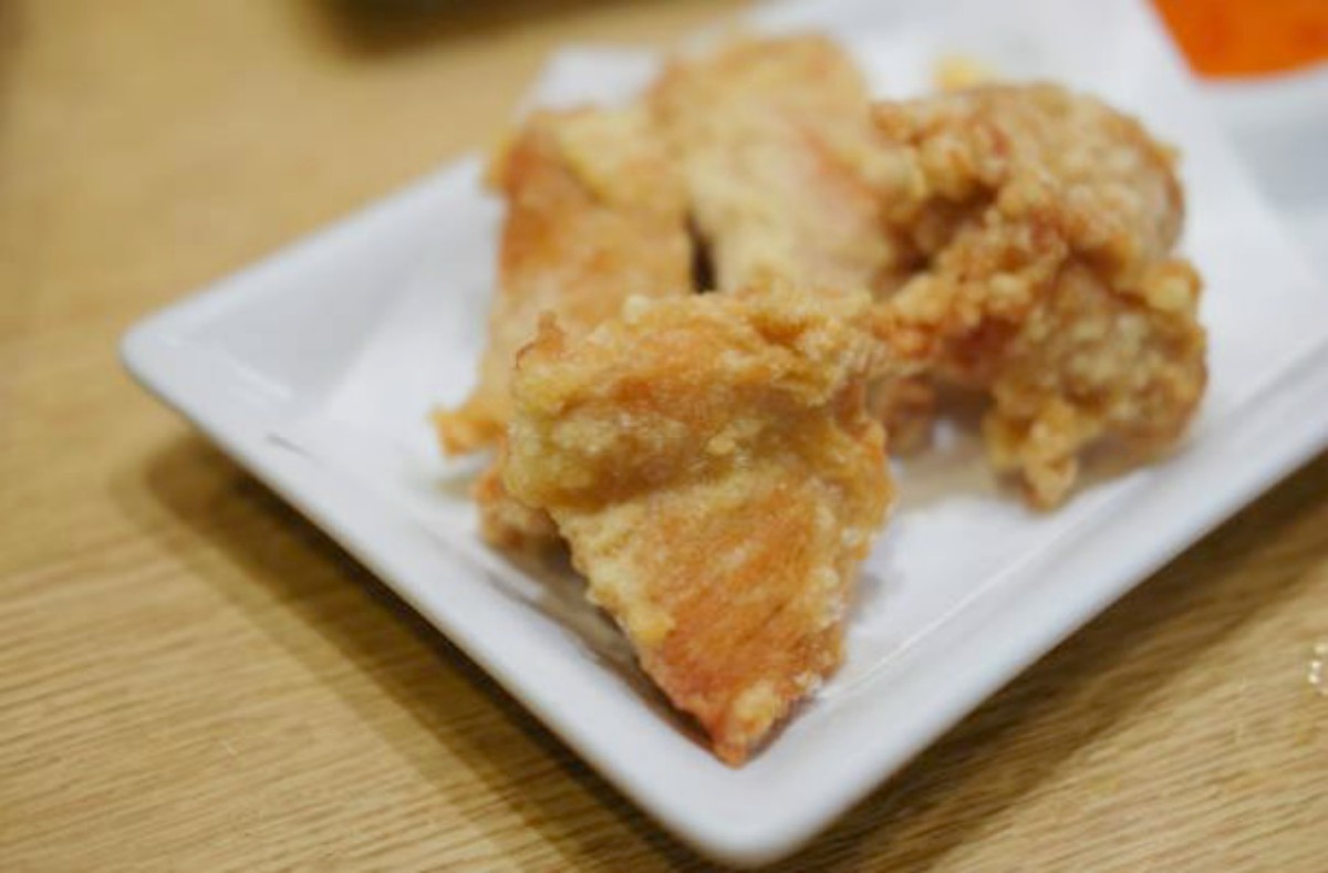 Pollo frito japonés o karaage