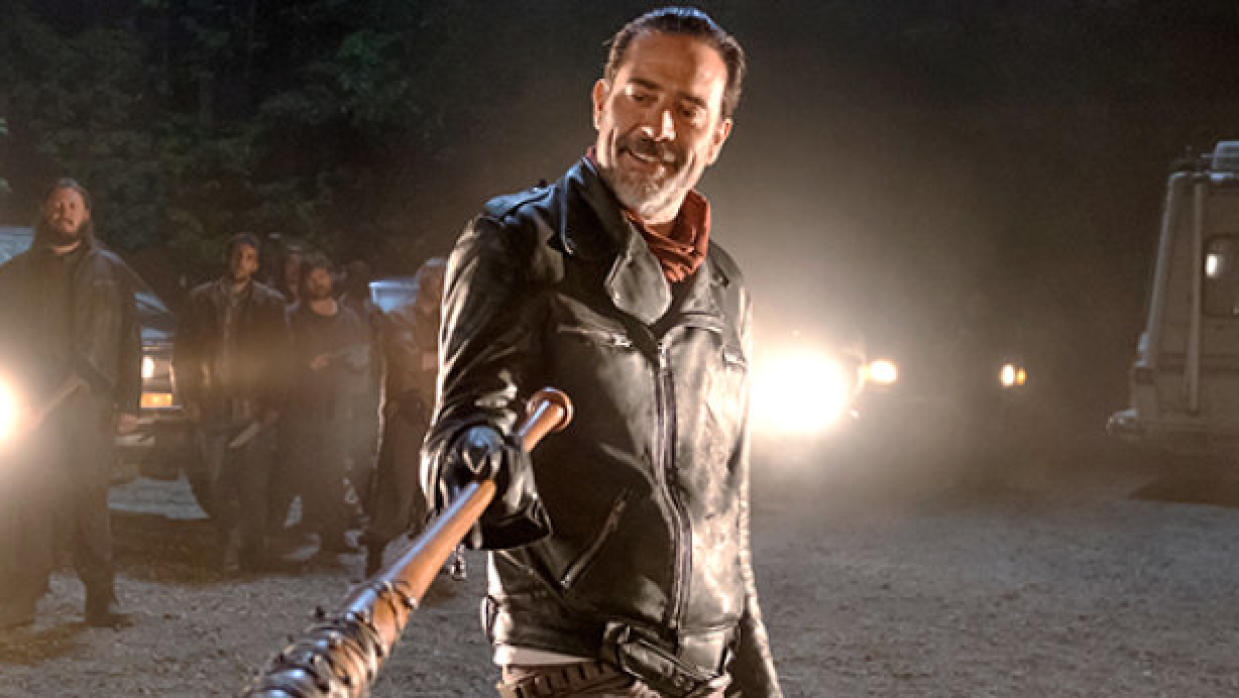 The Walking Dead: confiscan una réplica del bate de Negan en aeropuerto