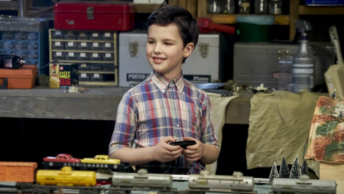 Iain Armitage es el joven actor encargado de dar vida a Sheldon Cooper.