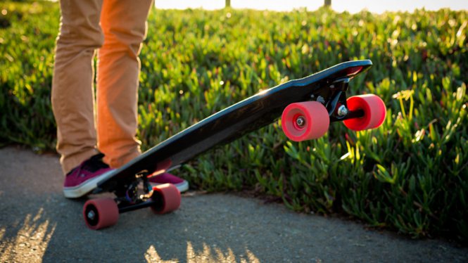 Inboard Monolith, el primer skateboard que tiene motor en las ruedas