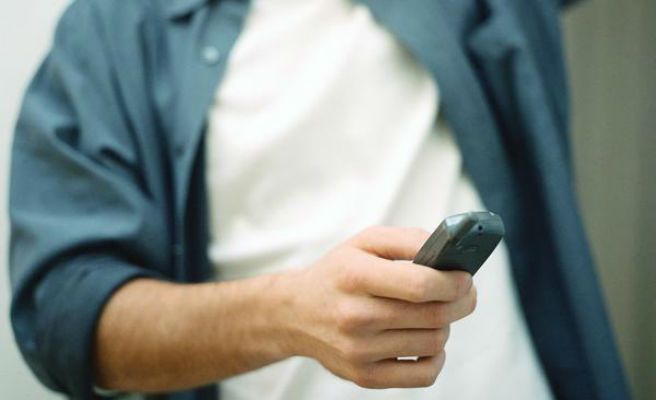 Detenido un joven por instalar una app espía en el móvil de su novia