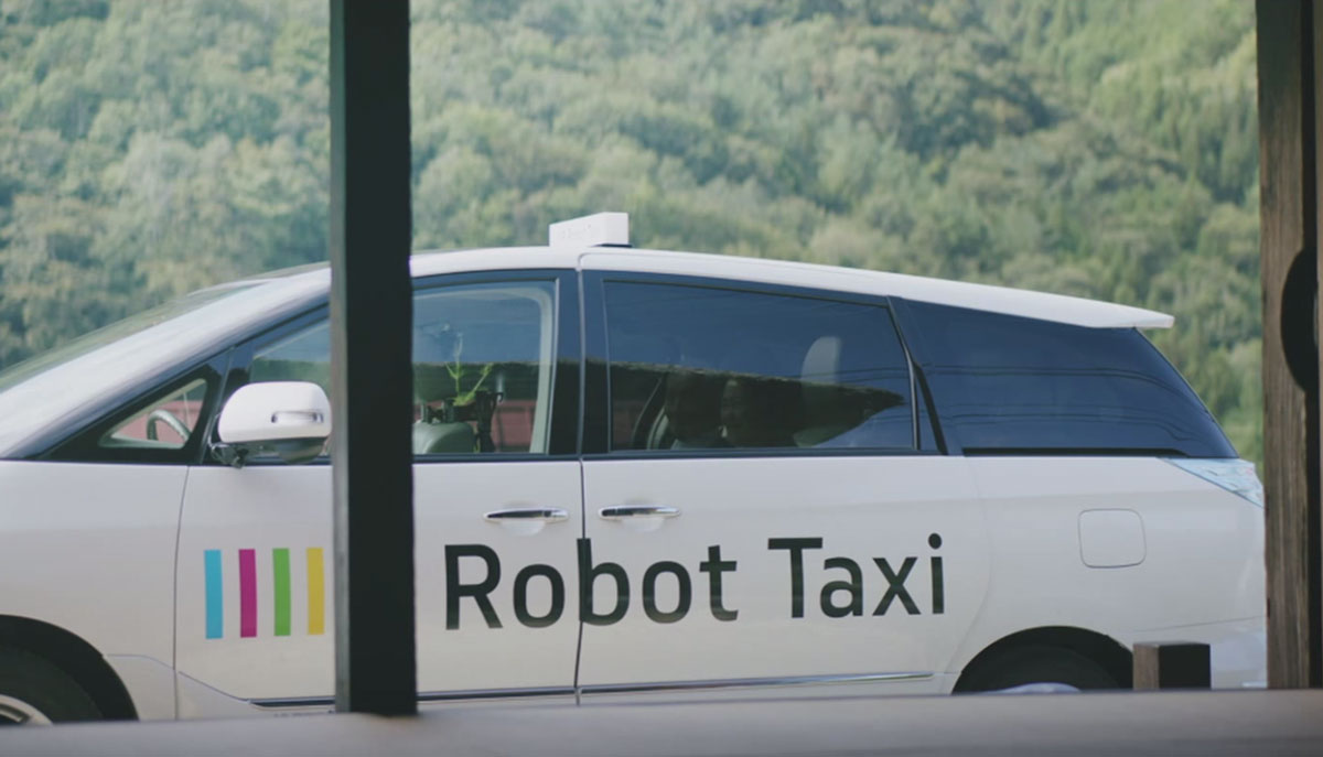 Los taxis robot comienzan a probarse en Japón en 2016