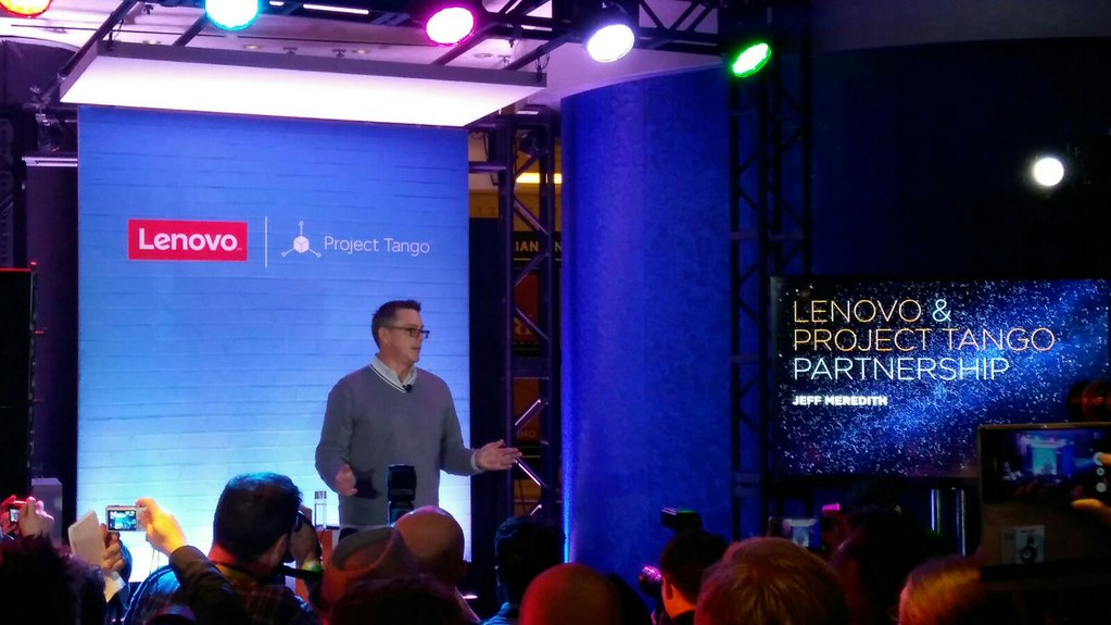 Lenovo lanzará un móvil Tango y dice adiós la marca Motorola