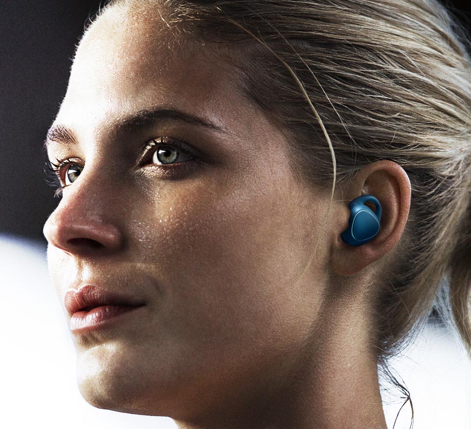 Samsung presenta su nueva pulsera Gear Fit 2 y sus auriculares inteligentes Gear IconX