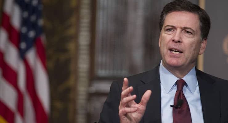 Jim Comey, director del FBI recomienda tapar tu webcam… por algo será.