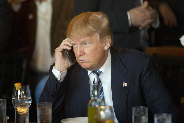 Donald Trump quiere frenar de una vez la filtración de información desde la Casa Blanca y podría prohibir por completo el uso de smartphones personales