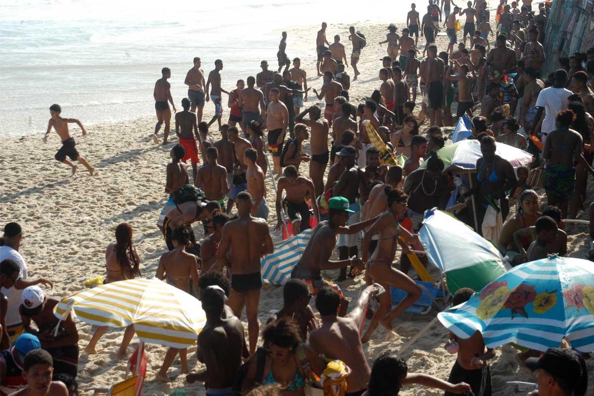 Si vas a la playa en Brasil, ¡cuidado con el arrastão!