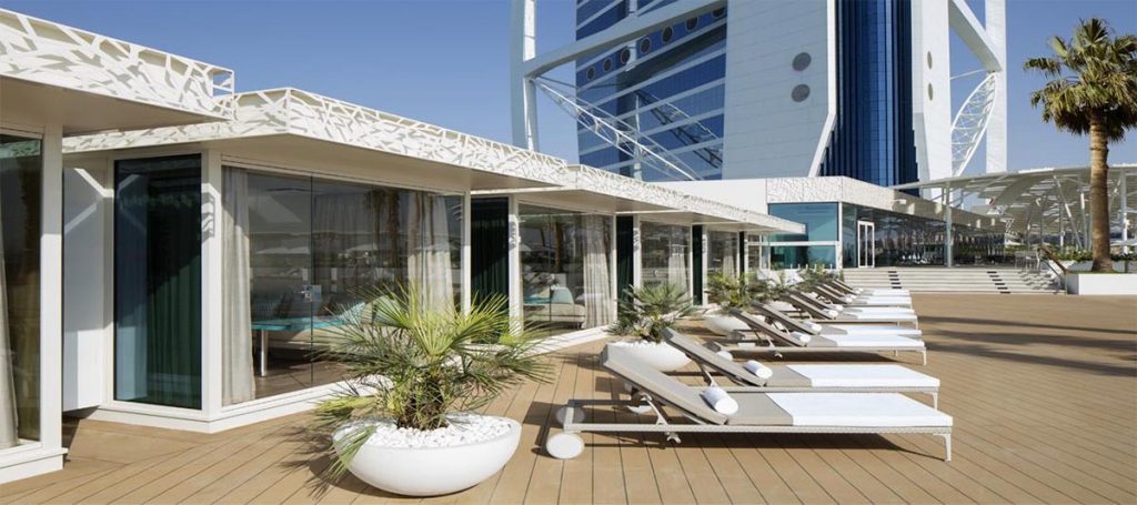 Una terraza privada con playa, Es el lujo del hotel Burj Al Arab