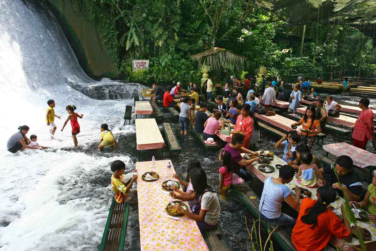 Labassin Waterfall Restaurant: Un restaurante… ¡a los pies de una cascada!