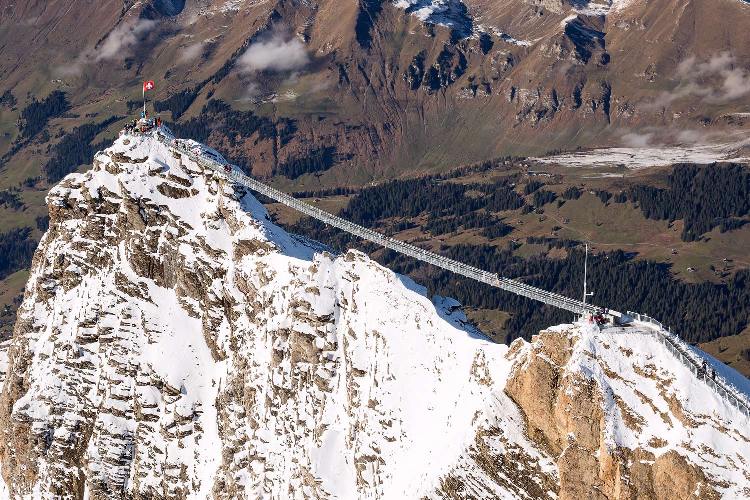 Lugares increíbles glacier3000-peak-walk-by-tissot-suiza