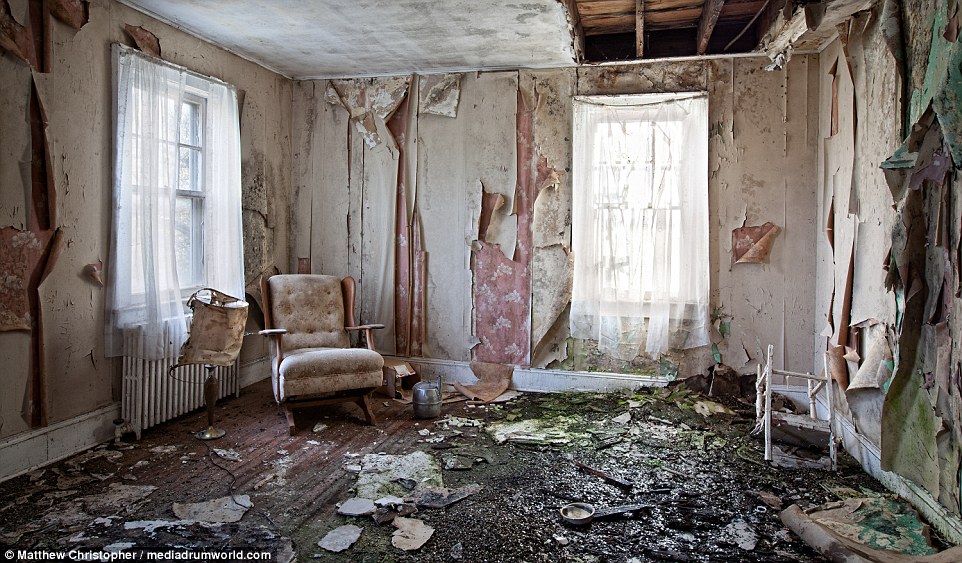 383c542700000578-3785058-a_rotting_room_at_catskill_game_farm_along_with_a_b_b_the_new_ow-61_1473687201894