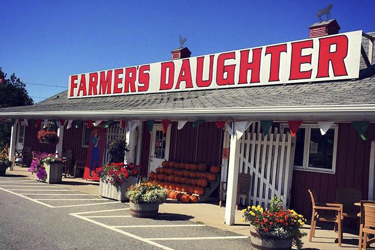 ¿Quién quiere vivir en Cabo Bretón? - The Farmer's Daughter Country Market